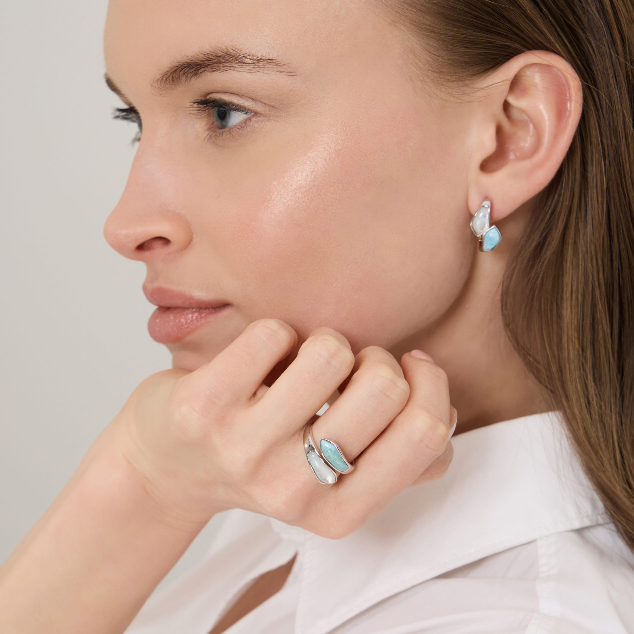 Серебряные серьги с ларимарами и перламутром