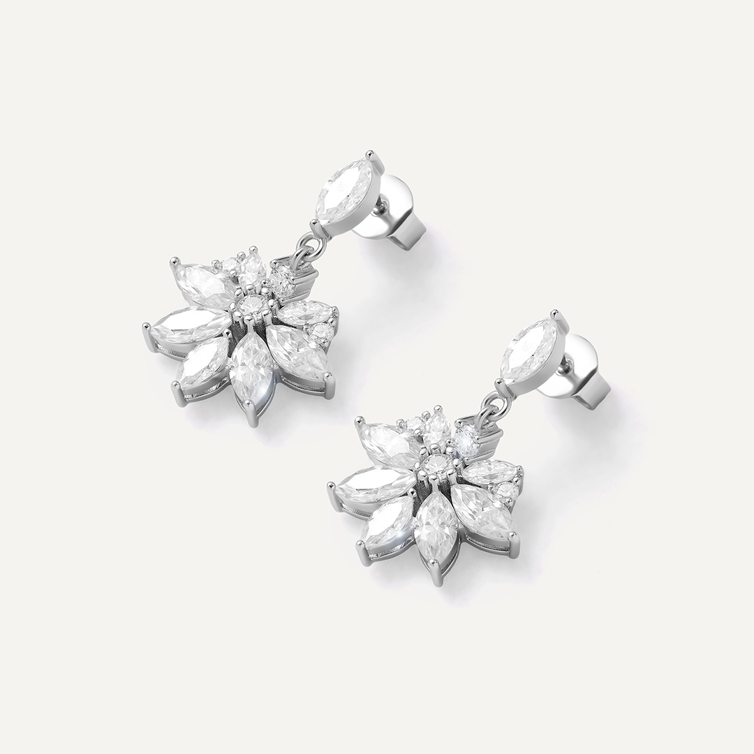 Серебряные серьги-пусеты с муассанитами