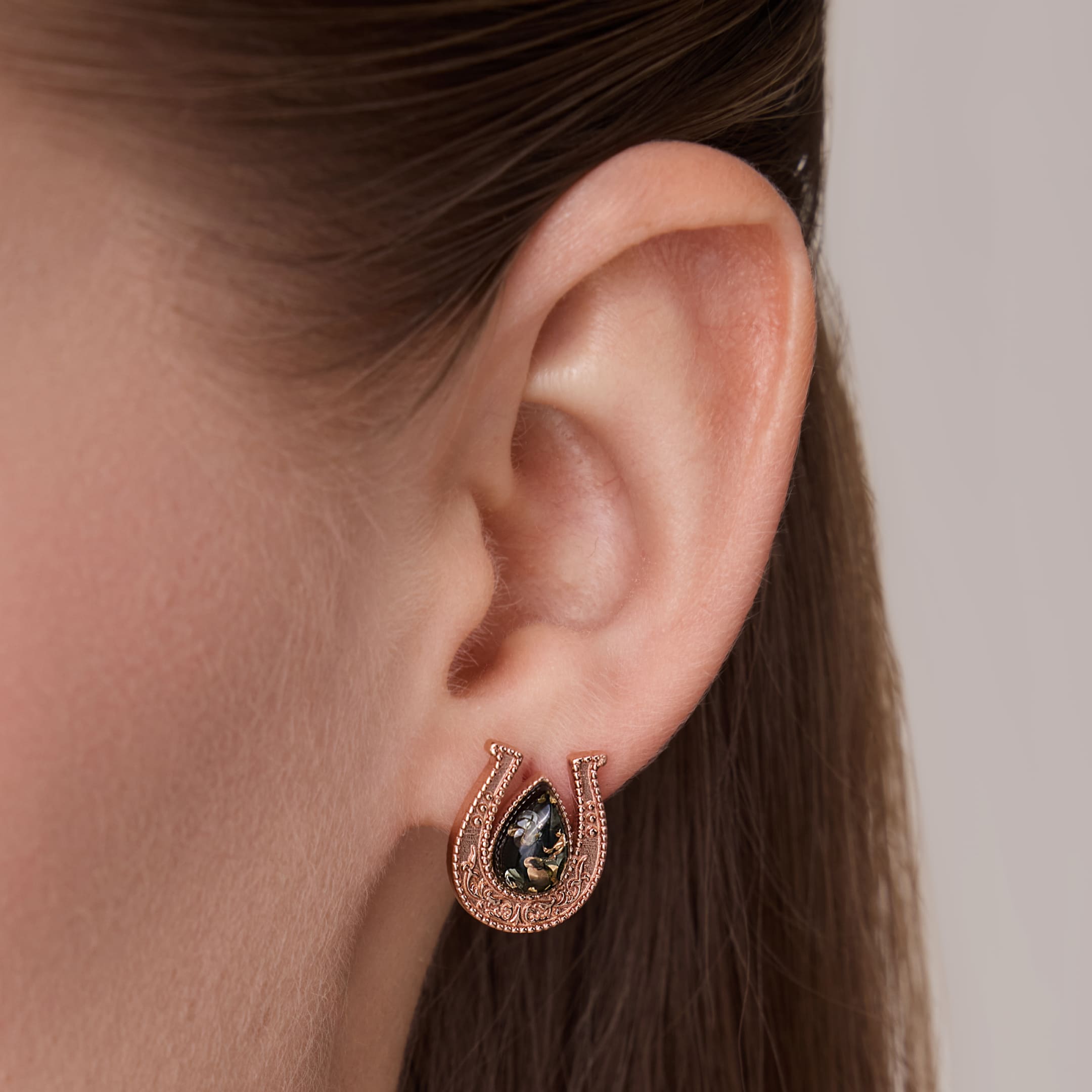 Серебряные серьги с янтарем "Подковы"