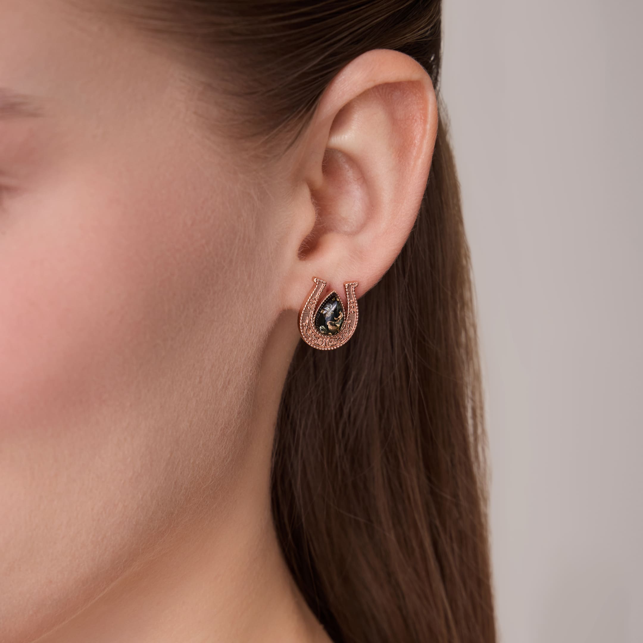 Серебряные серьги с янтарем "Подковы"