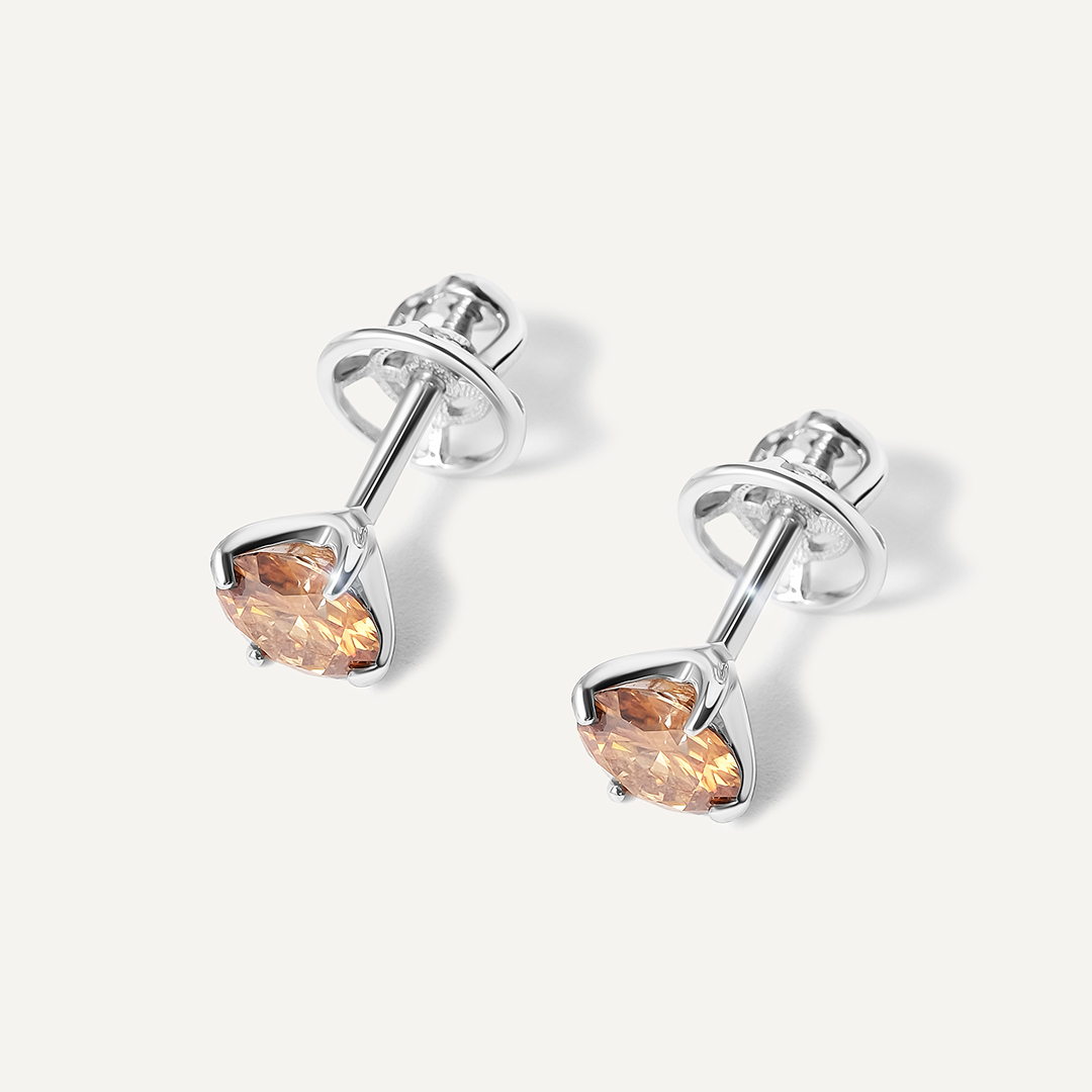 Серебряные серьги-пусеты с коричневыми муассанитами