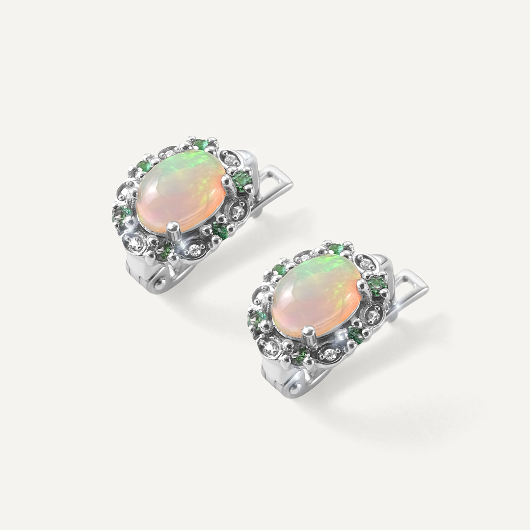 Серебряные серьги с опалами и изумрудами