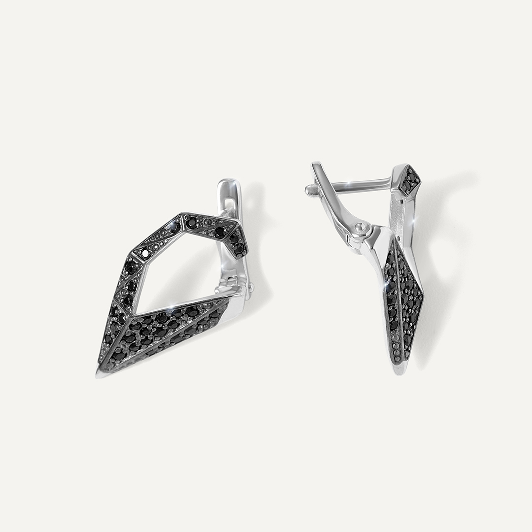 Серебряные серьги со шпинелью