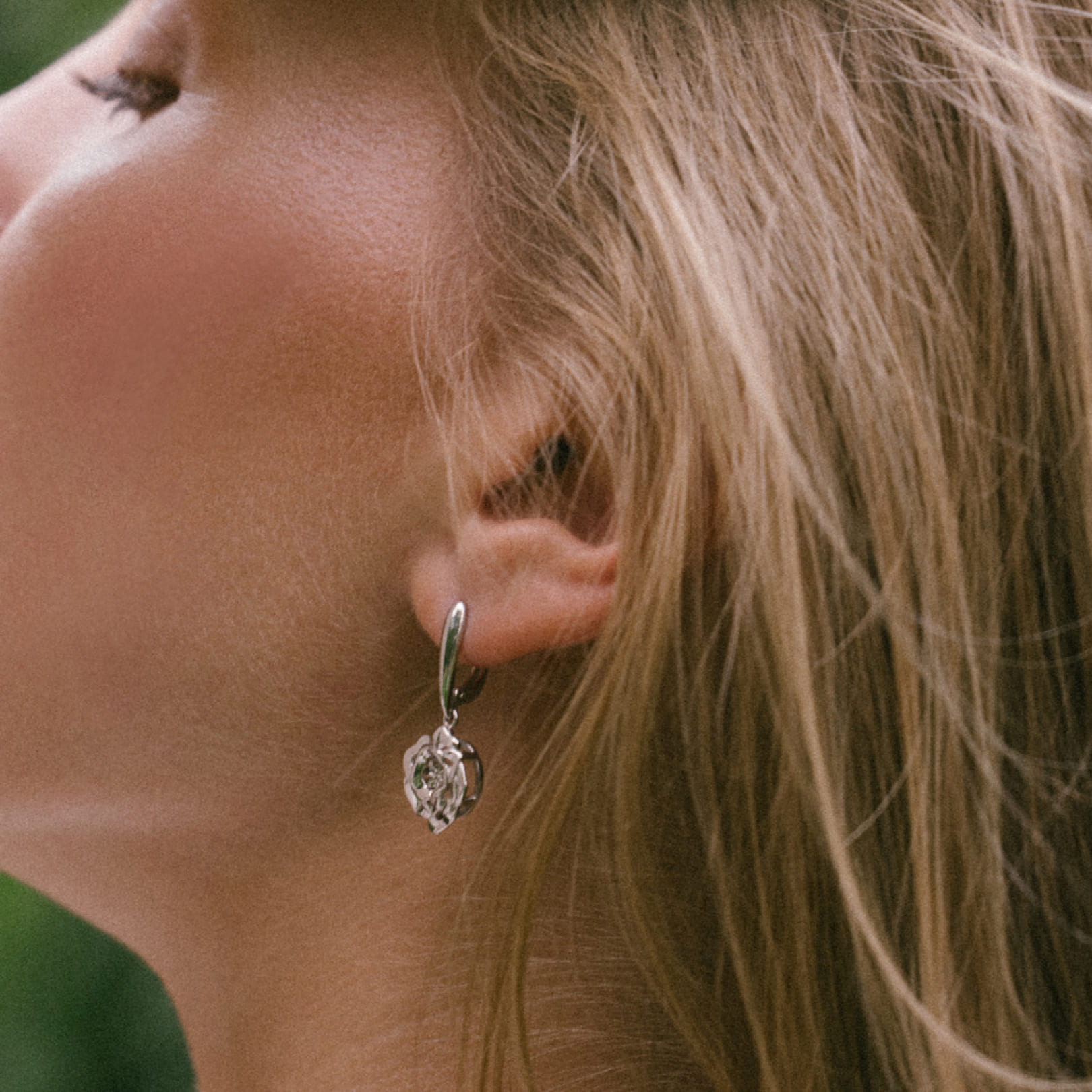 Серебряные серьги с бриллиантами "Розы"