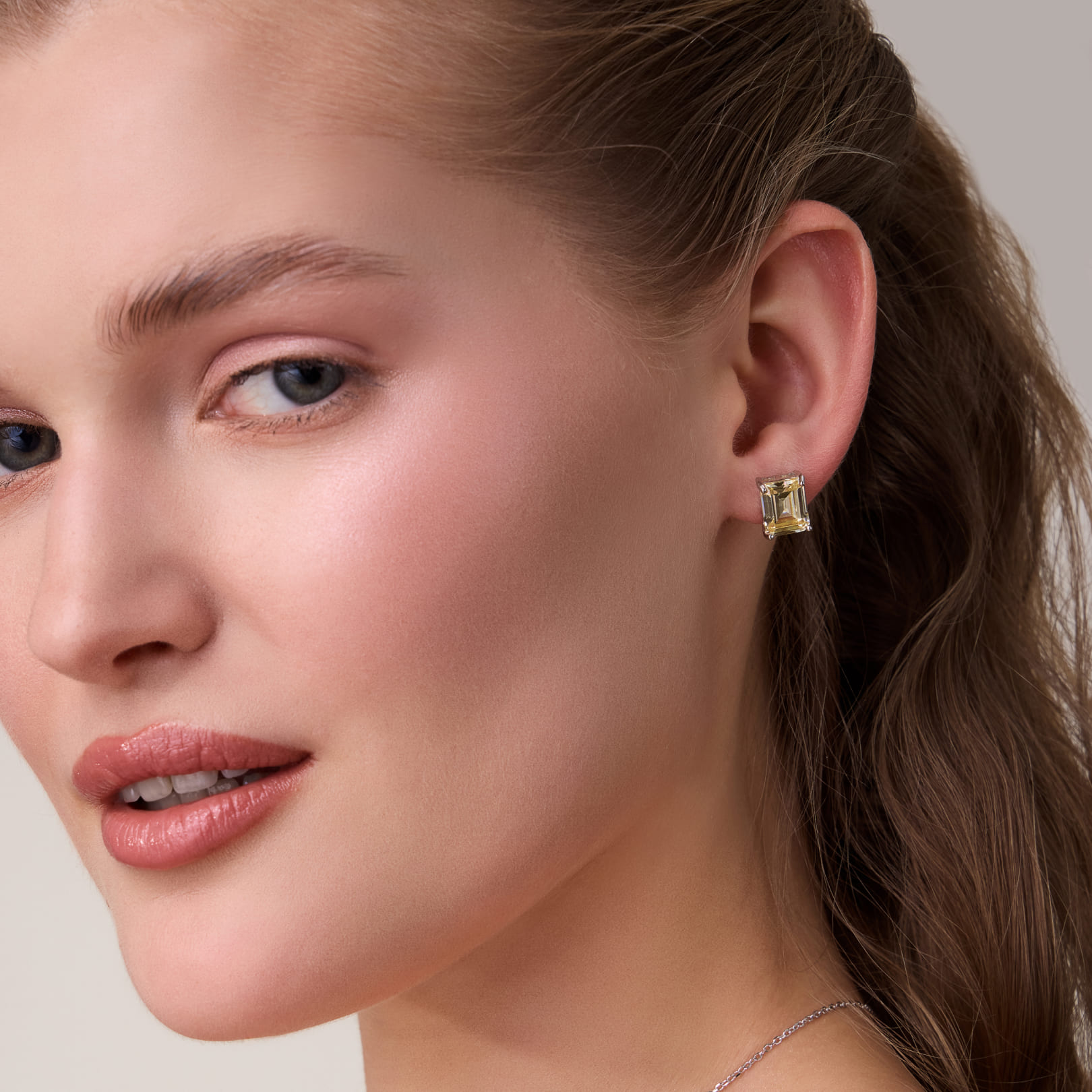 Серебряные серьги-пусеты с желтым кубическим цирконием