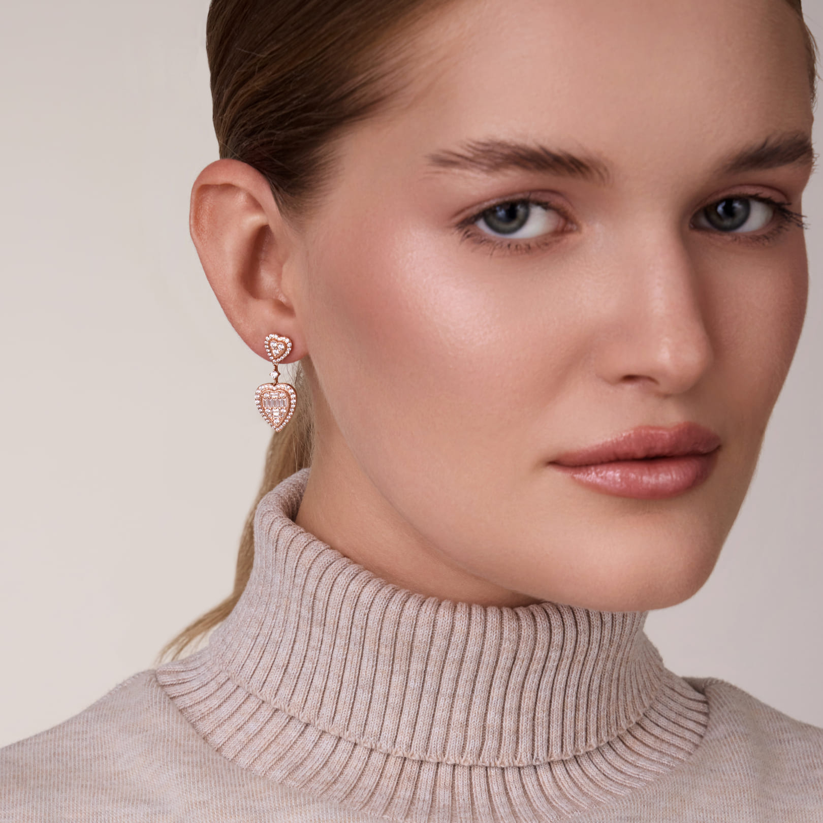 Серебряные серьги-пусеты с кубическим цирконием "Сердца"