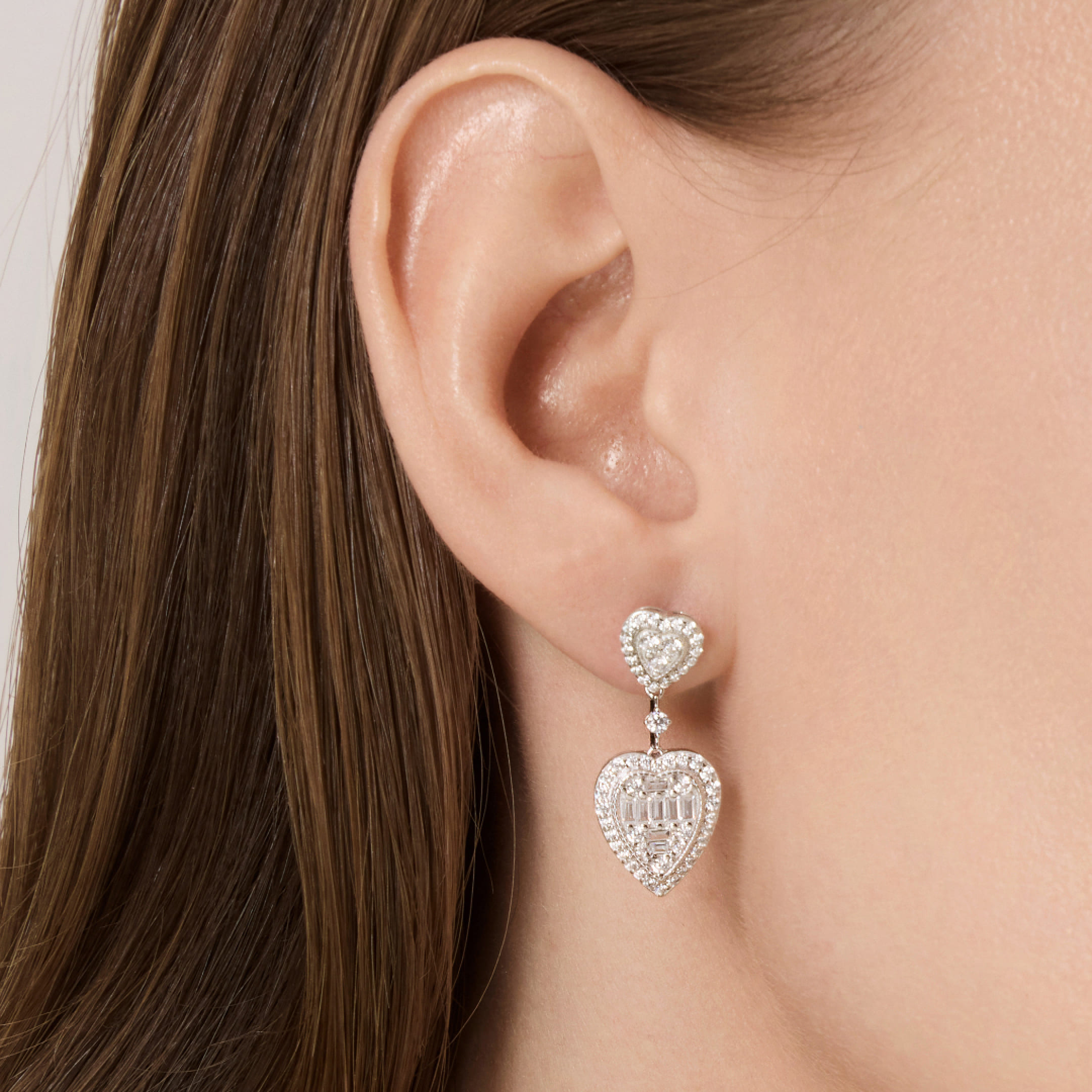 Серебряные серьги-пусеты с кубическим цирконием "Сердца"