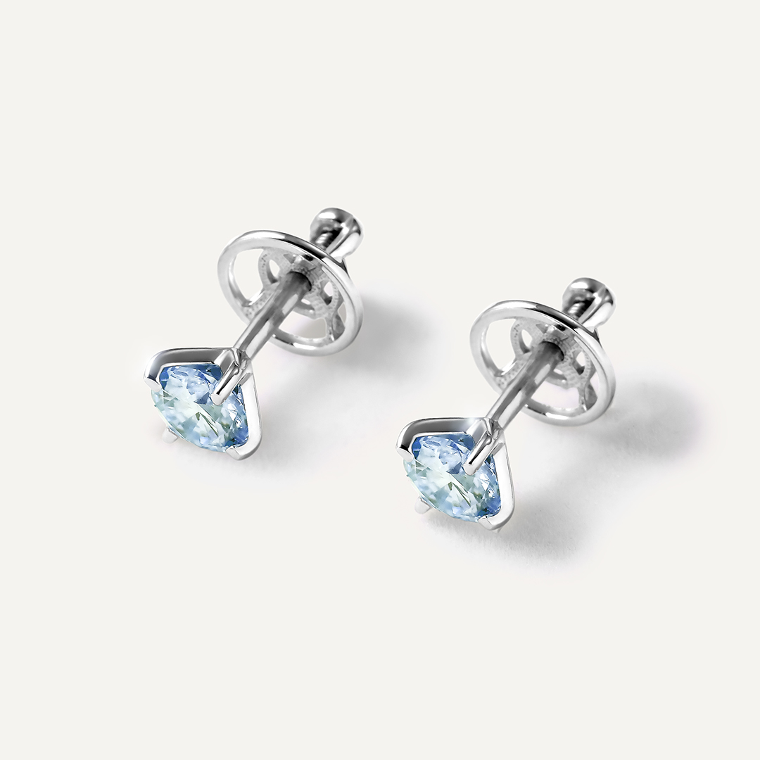 Серебряные серьги-пусеты с голубыми муассанитами