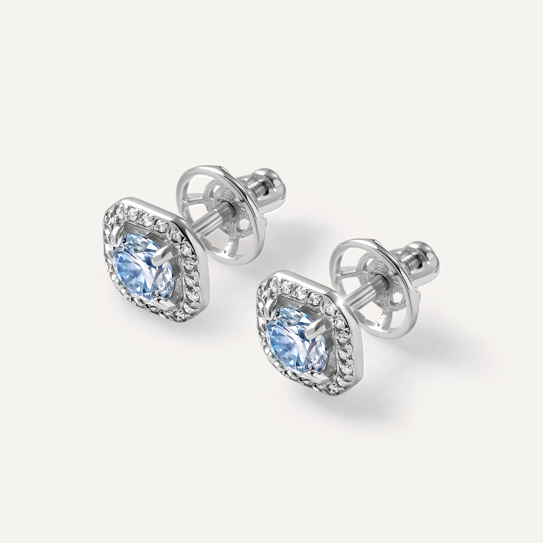 Серебряные серьги-пусеты с голубыми муассанитами