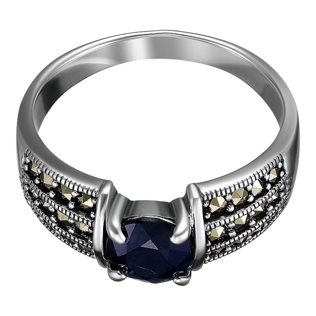 Серебряное кольцо 925 пробы; оксидирование; вставки 1 Сапфир 1,2 U/2; 24 Марказит;