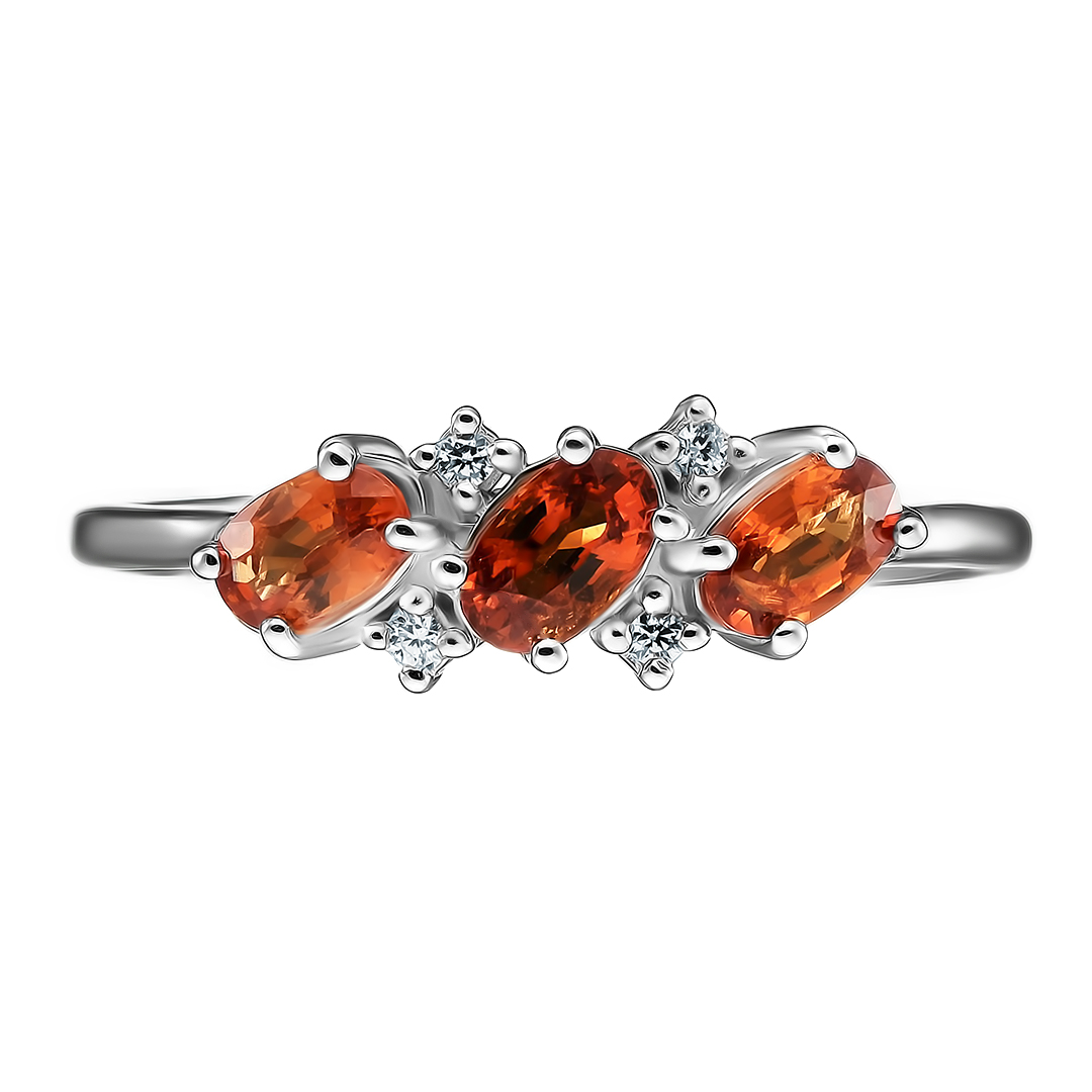 Серебряное кольцо 925 пробы; вставки 3 Спессартин 0,81 ct; 4 Куб. Цирконий бесцв.;