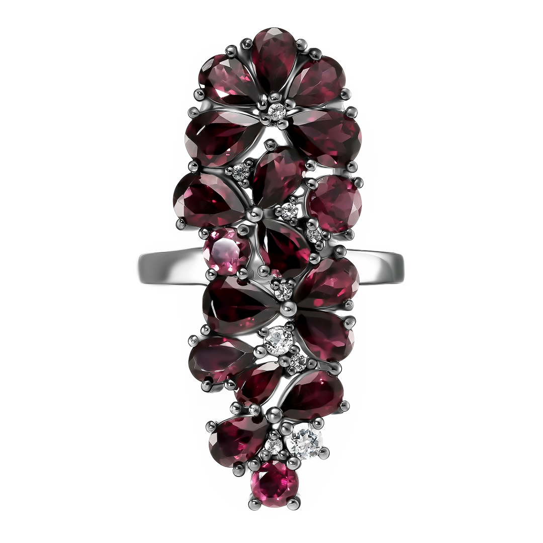 Серебряное кольцо 925 пробы; родий (бел., черн.); вставки 18 Родолит 8,82ct; 9 Топаз белый 0.344ct;