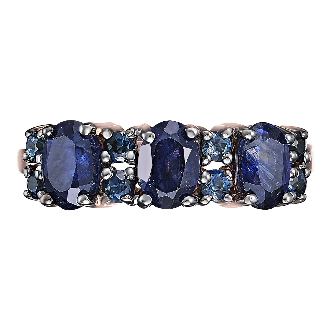 Серебряное кольцо 925 пробы; родий черный; вставки 3 Сапфир U/2 2,214ct; 8 Сапфир 3/3 0,368ct;