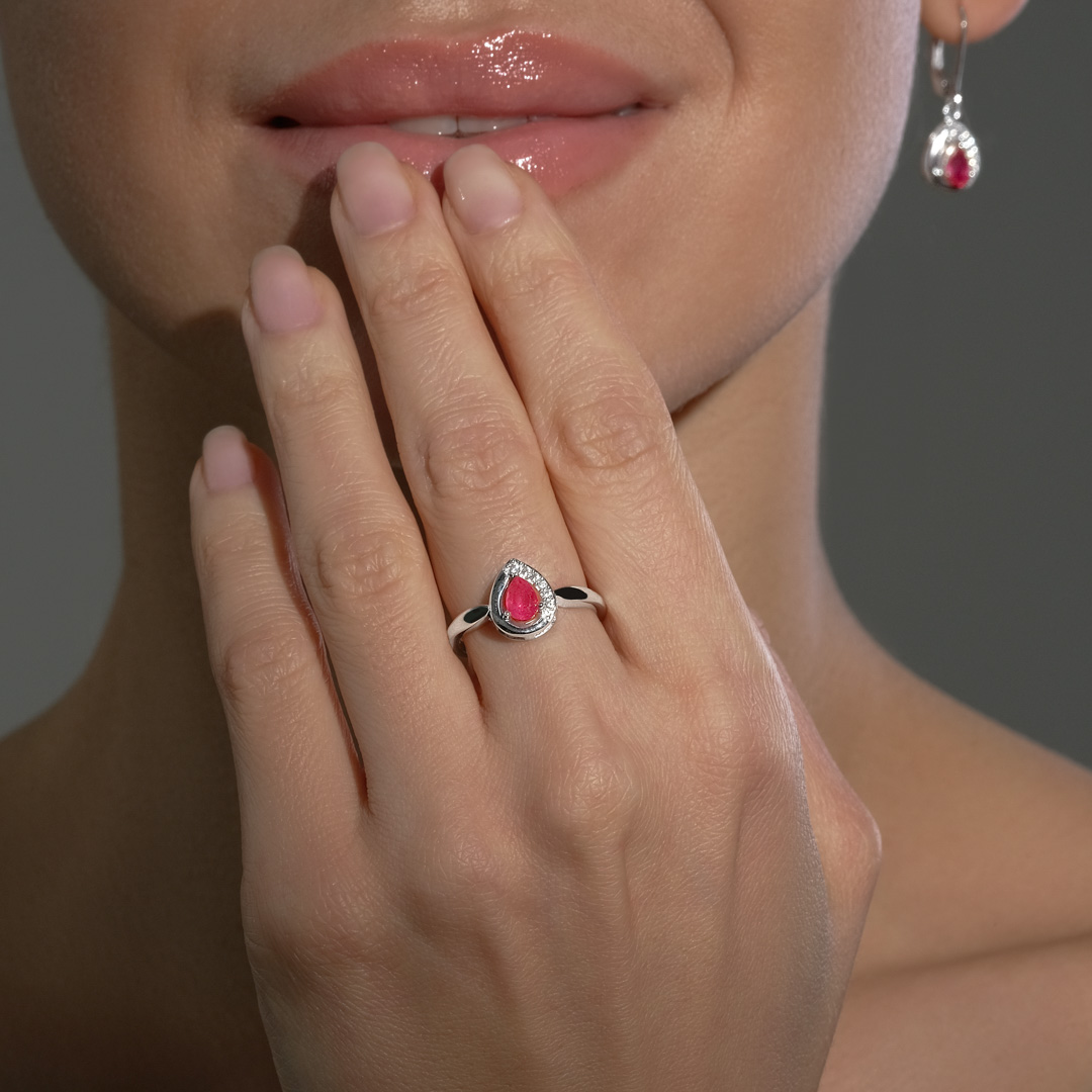 Серебряное кольцо с рубином