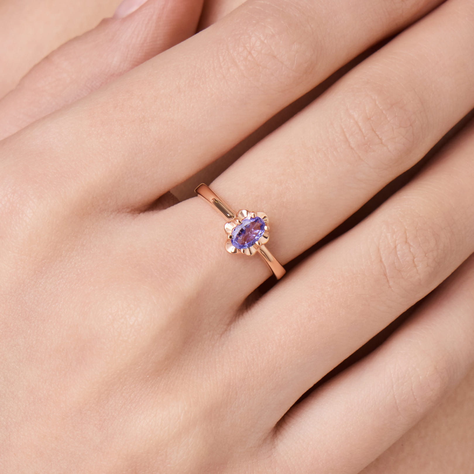 Серебряное кольцо с танзанитом