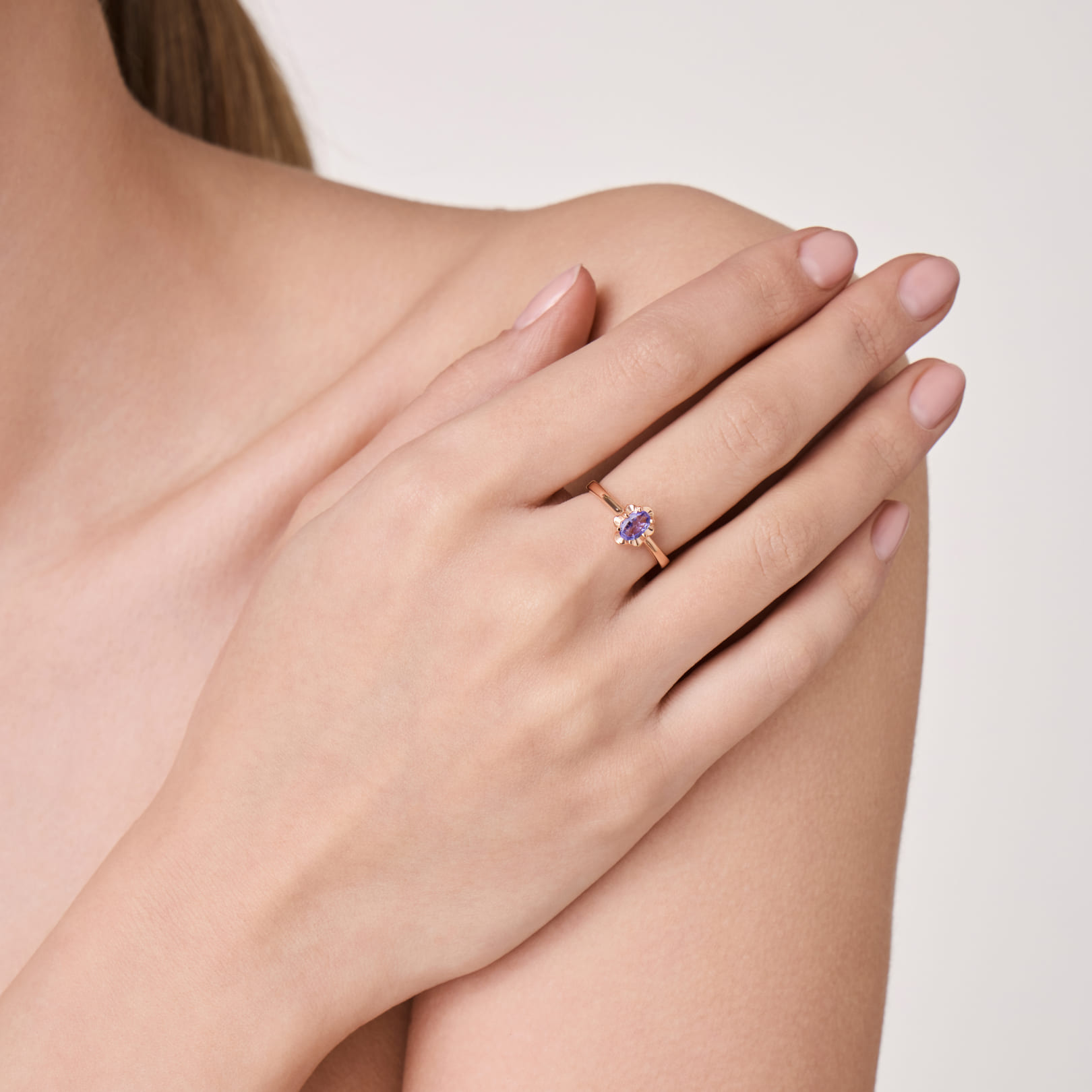 Серебряное кольцо с танзанитом