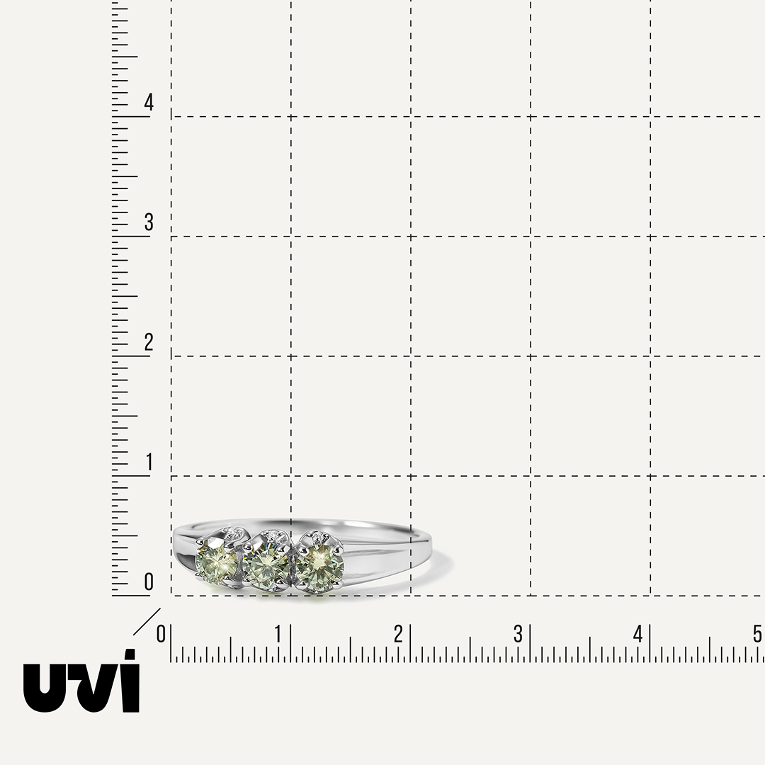 Серебряное кольцо с муассанитами