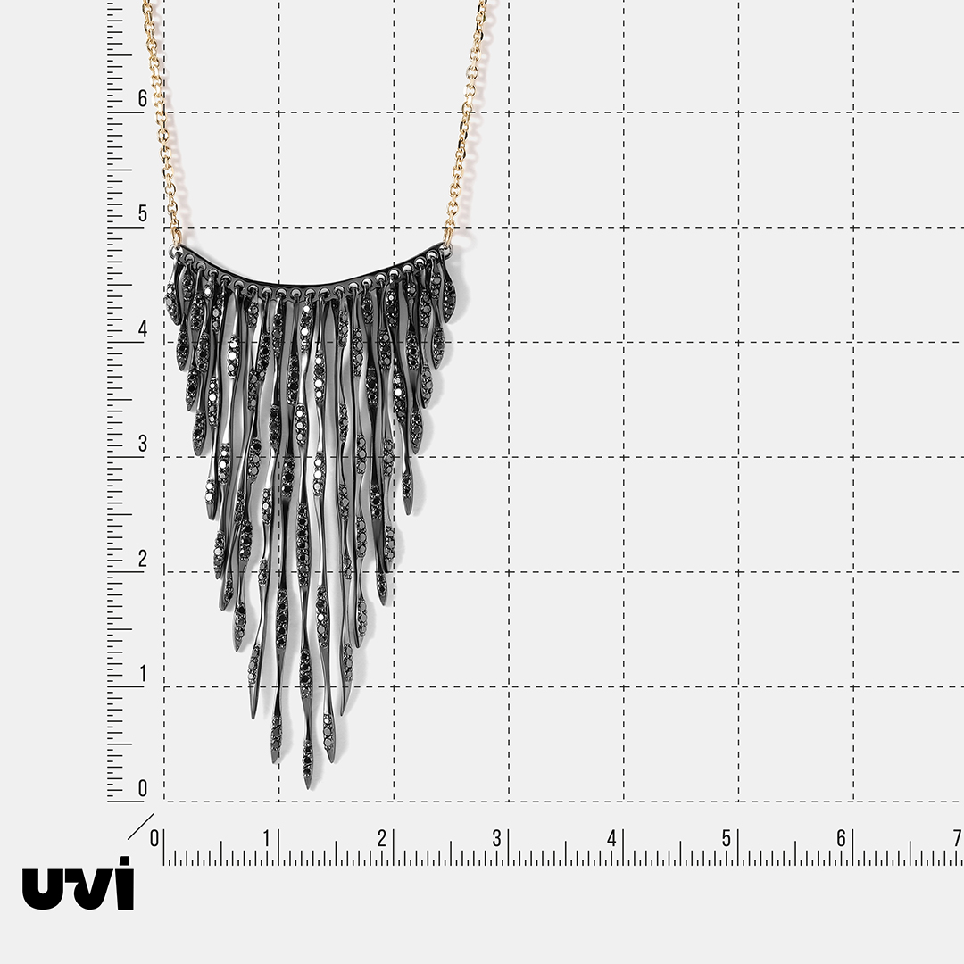 Колье из желтого золота с черными бриллиантами