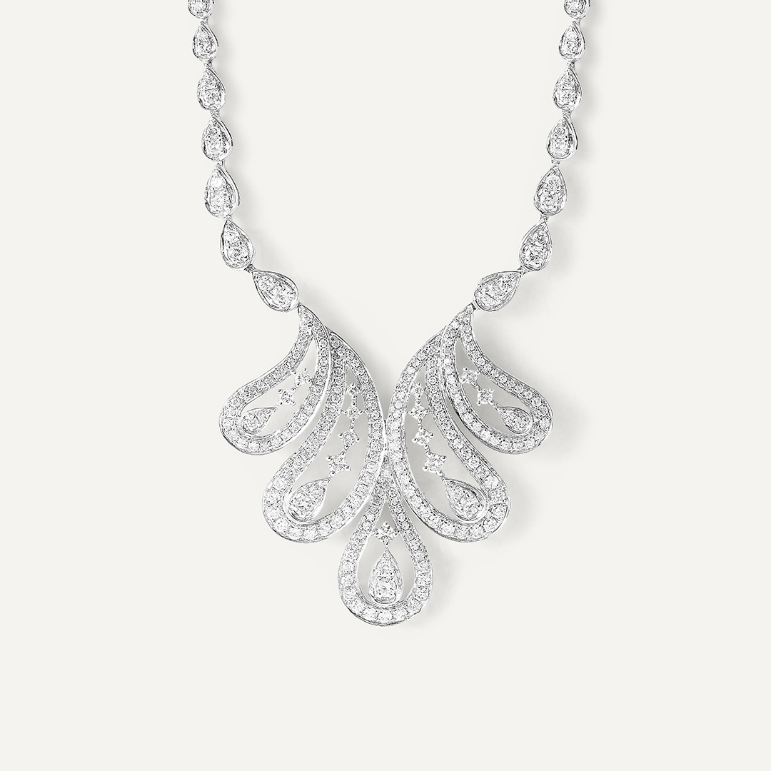 Колье из белого золота с бриллиантами