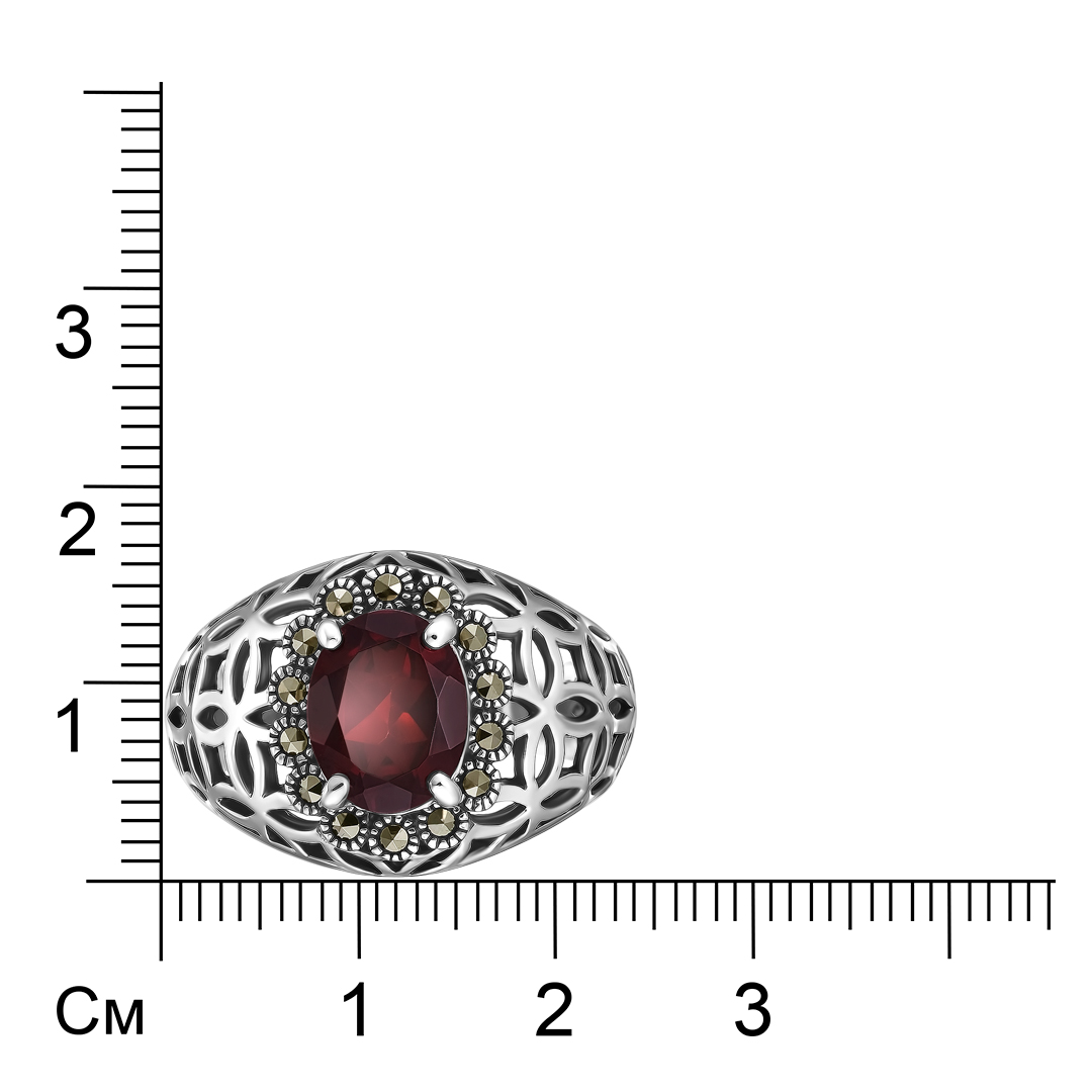 Серебряное кольцо 925 пробы; оксидирование; вставки 1 Гранат; 14 Марказит;