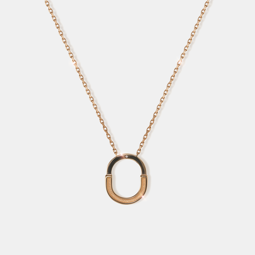 Серебряное колье с бриллиантом