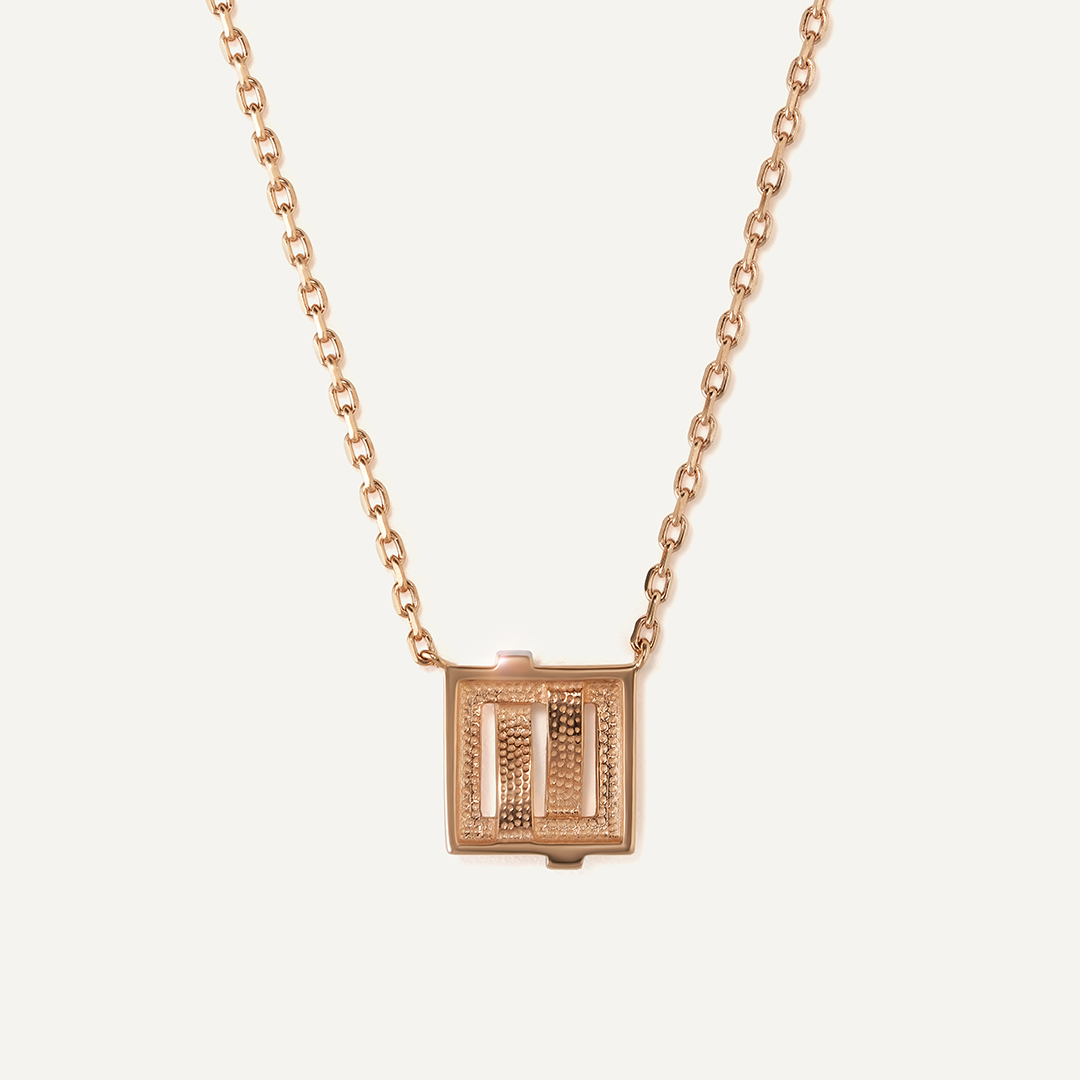 Серебряное колье с бриллиантом