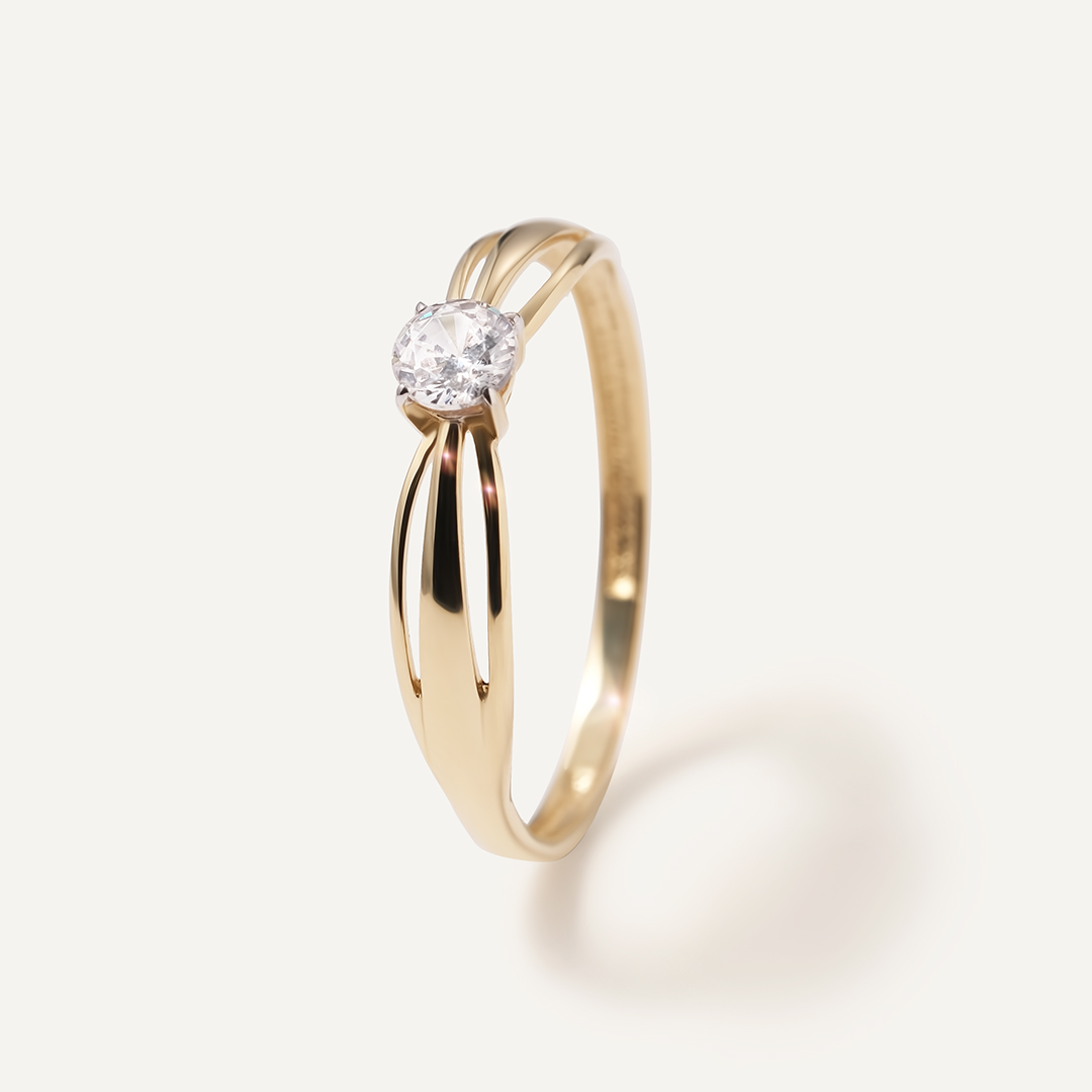 Кольцо из желтого золота с фианитом