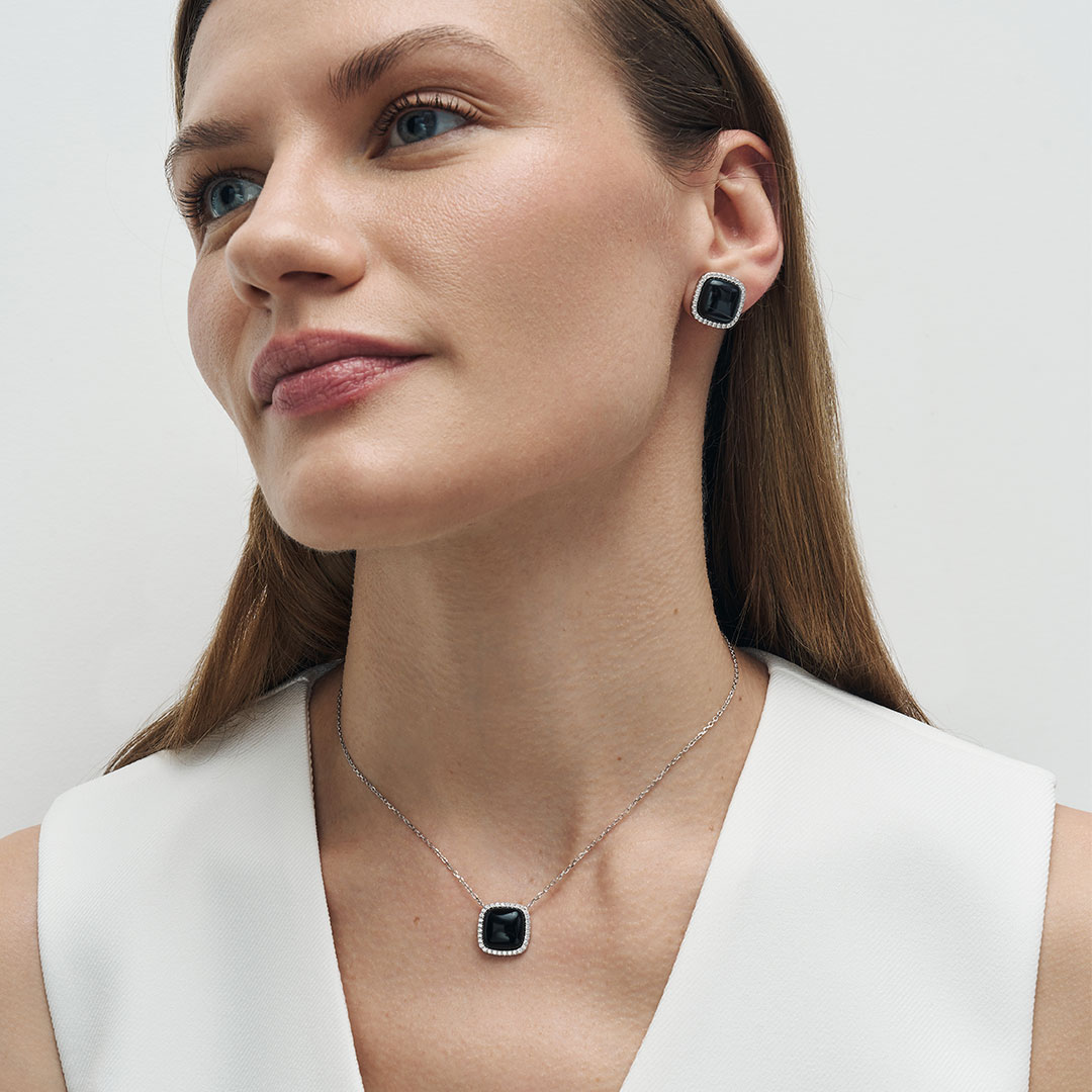 Серебряное колье с ониксом