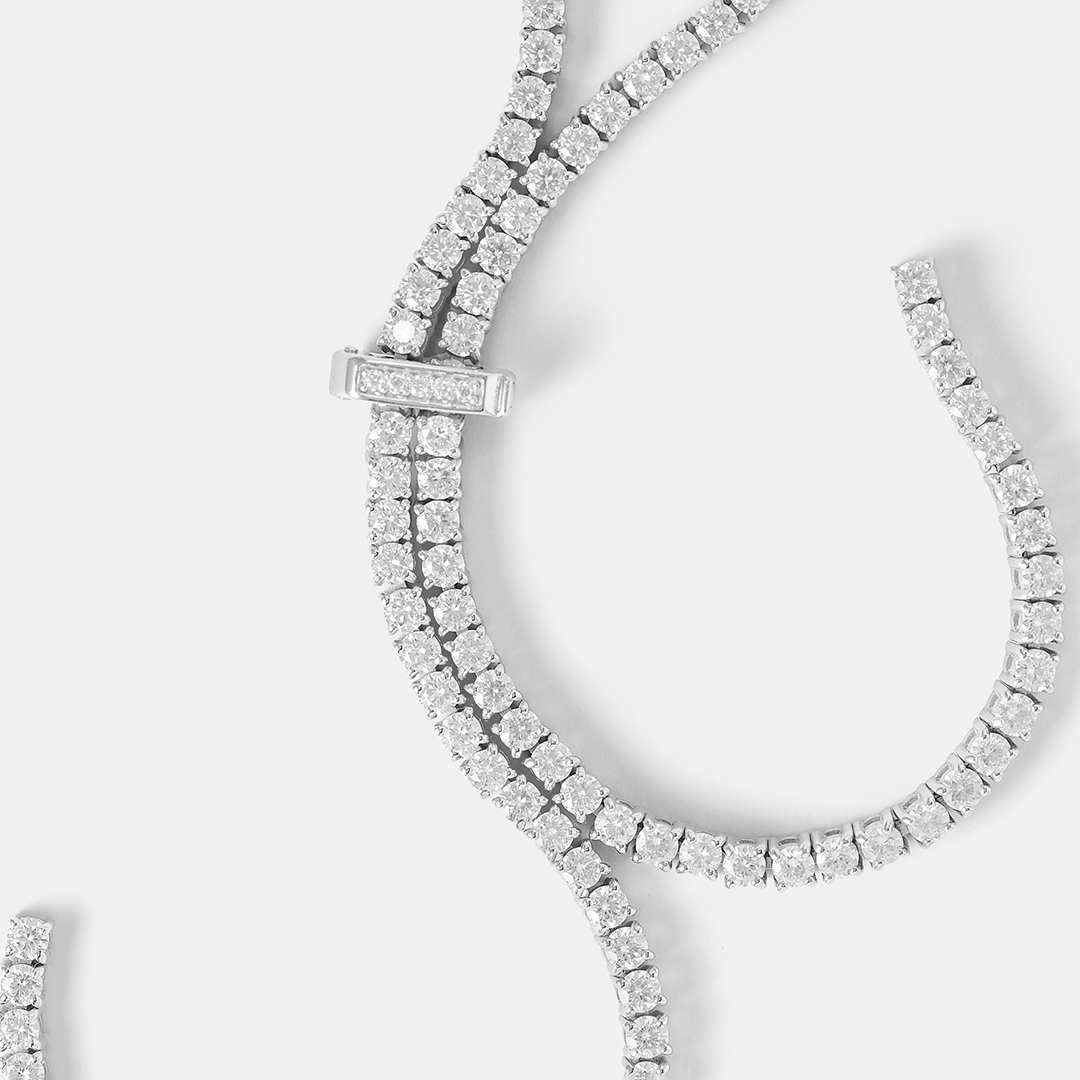 Серебряное колье с муассанитами