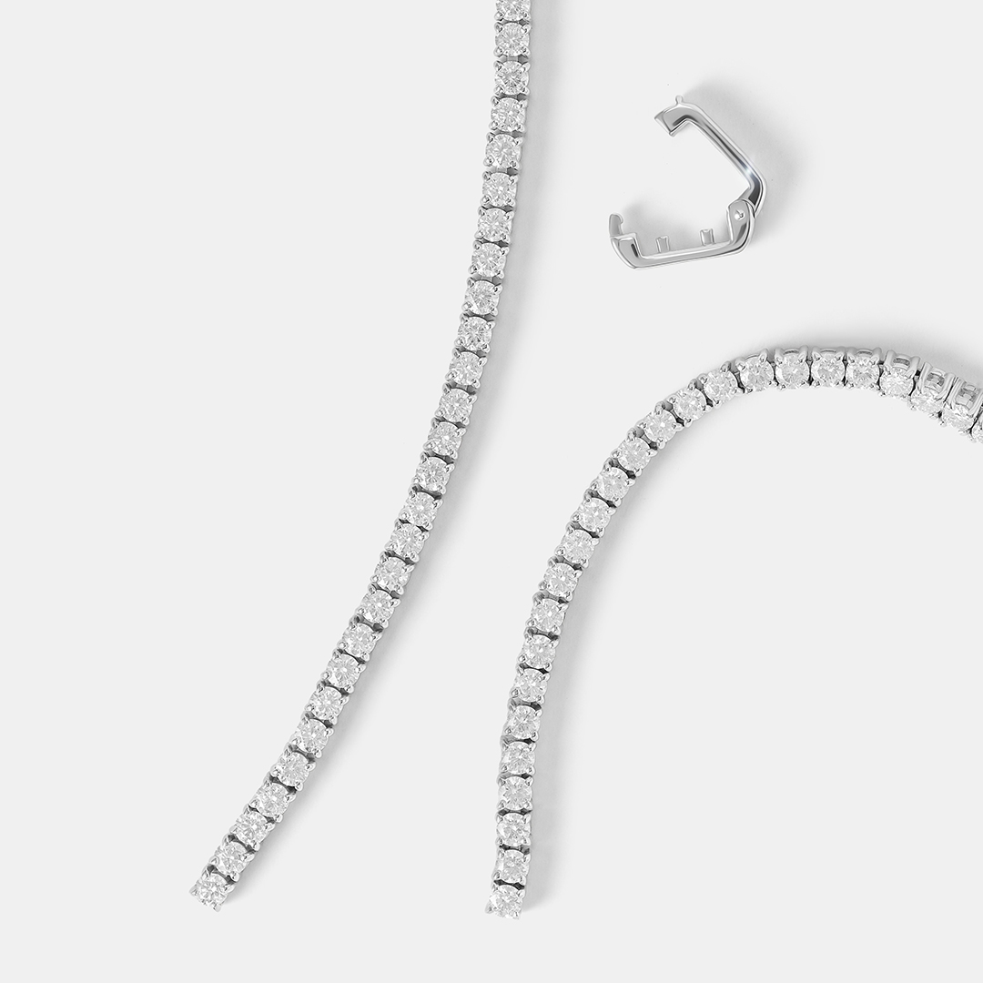 Серебряное колье с муассанитами