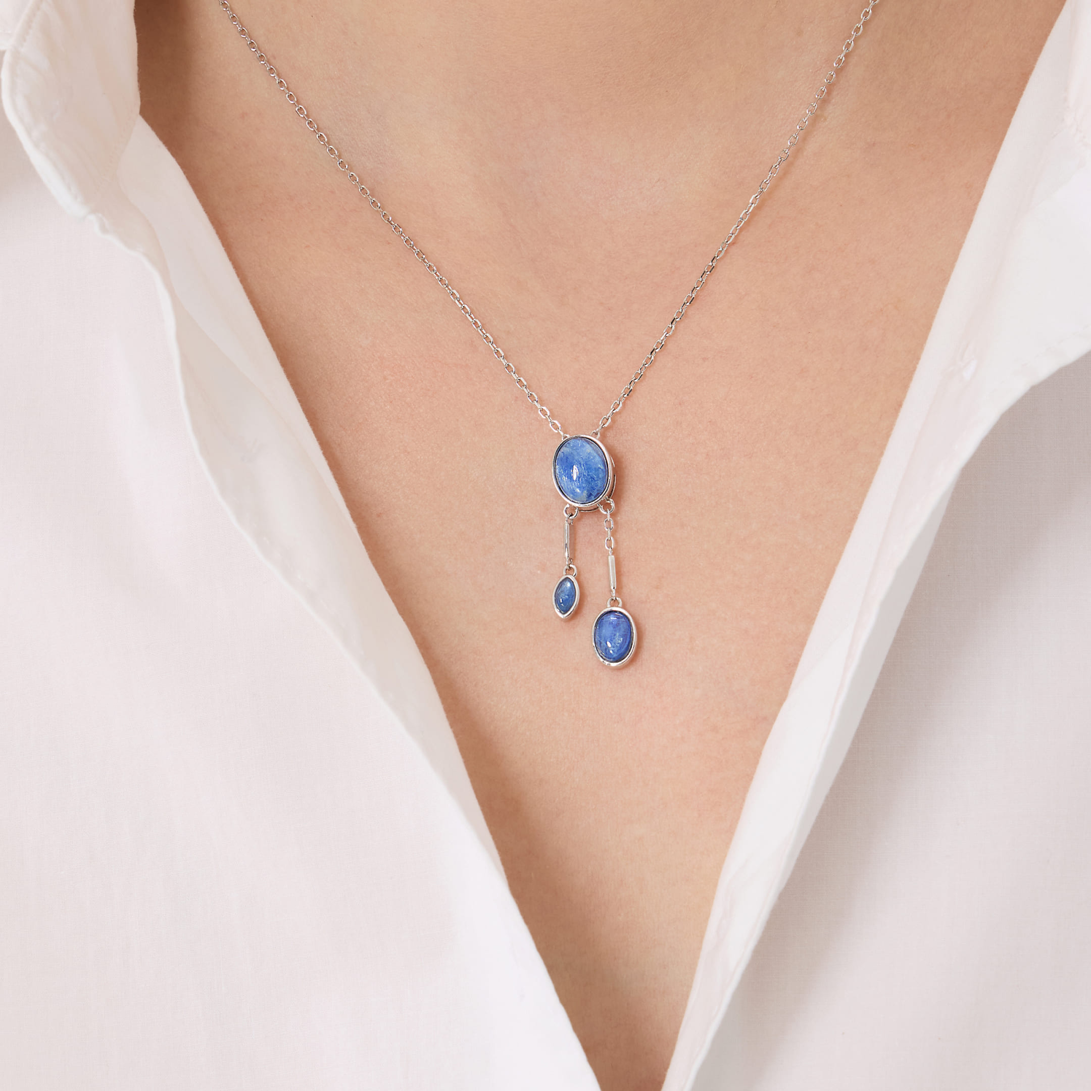 Серебряная подвеска с кианитами на цепи