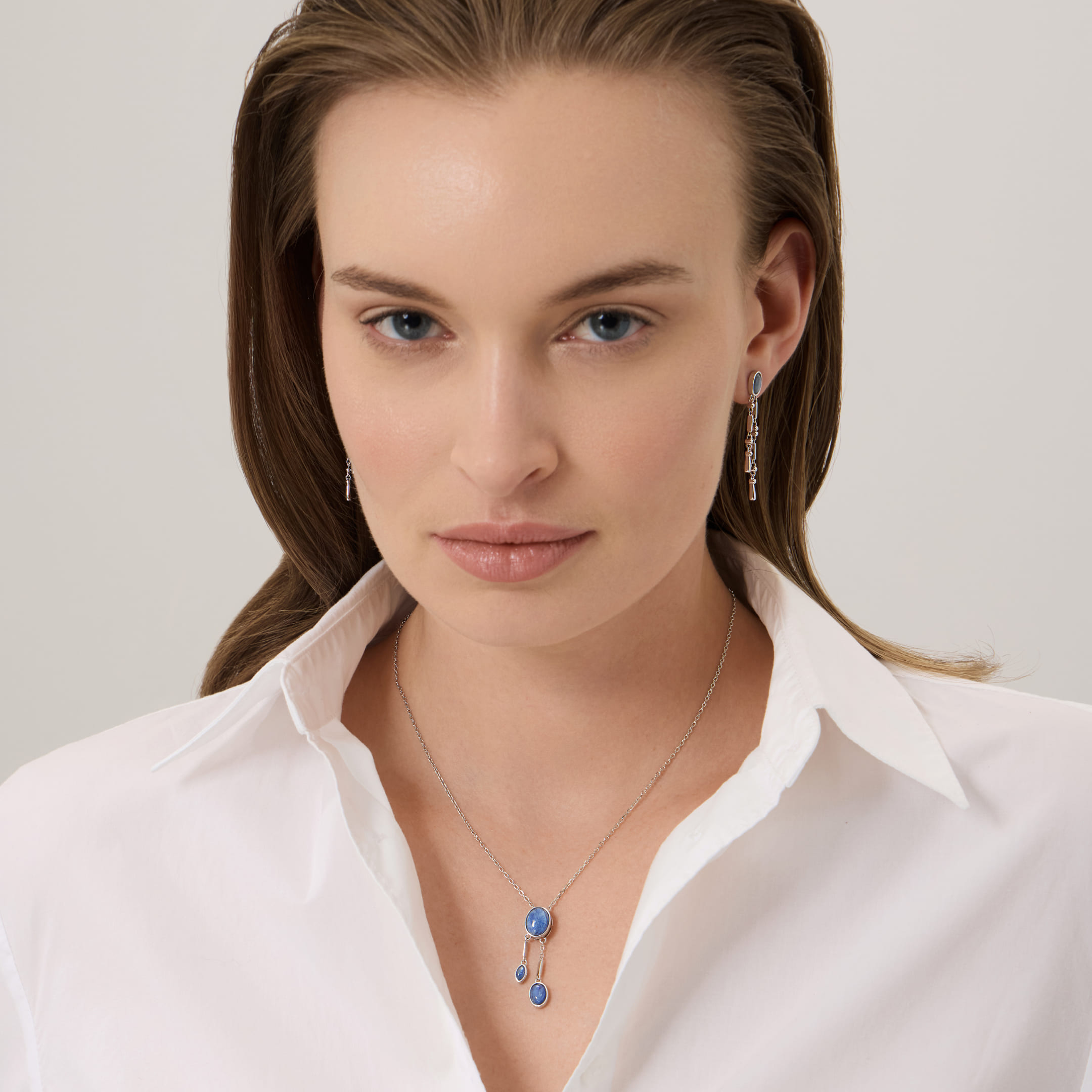 Серебряная подвеска с кианитами на цепи
