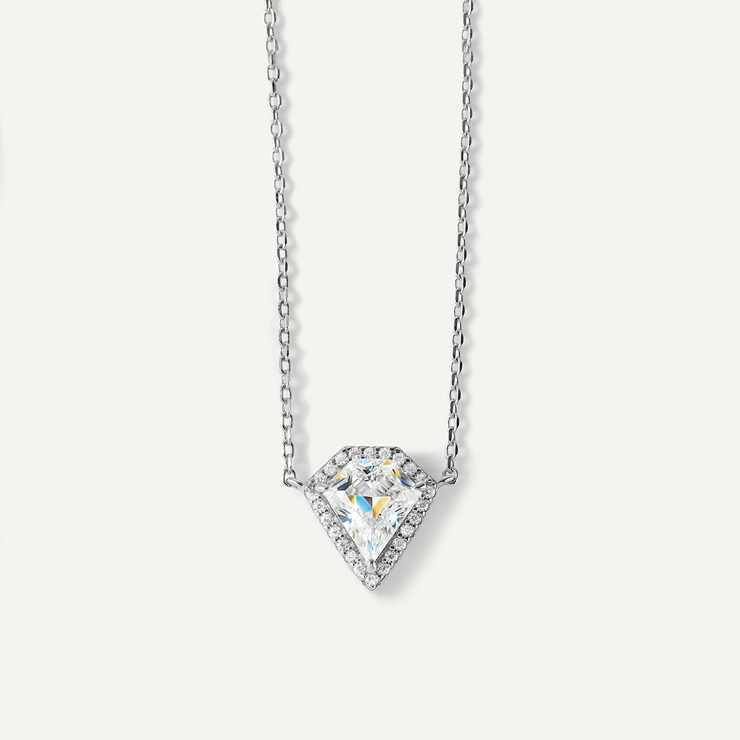 Серебряное колье с муассанитами