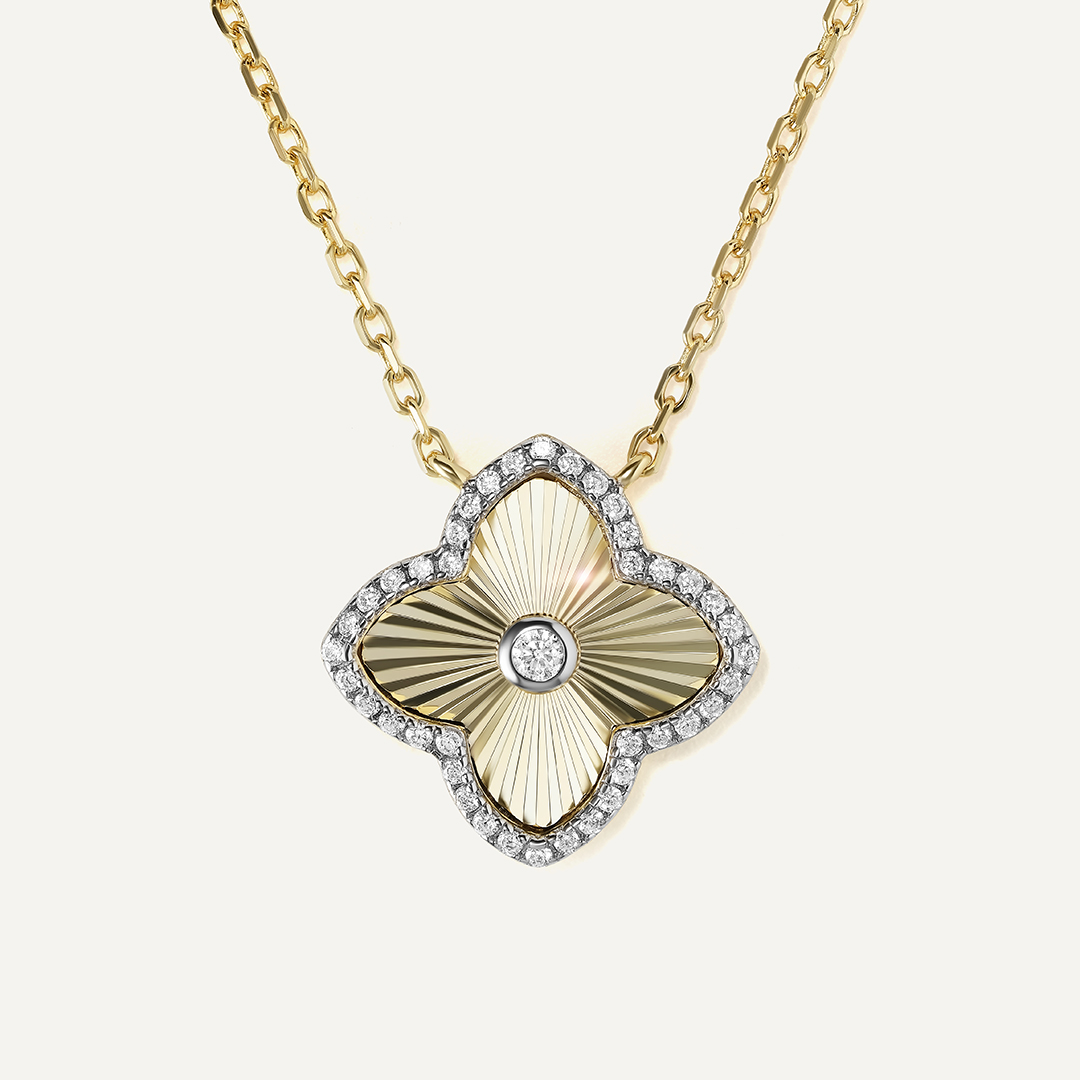 Серебряное колье с кубическим цирконием "Клевер"