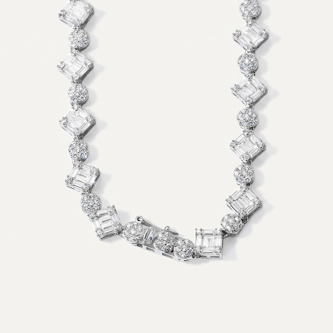 Серебряное колье с кубическим цирконием