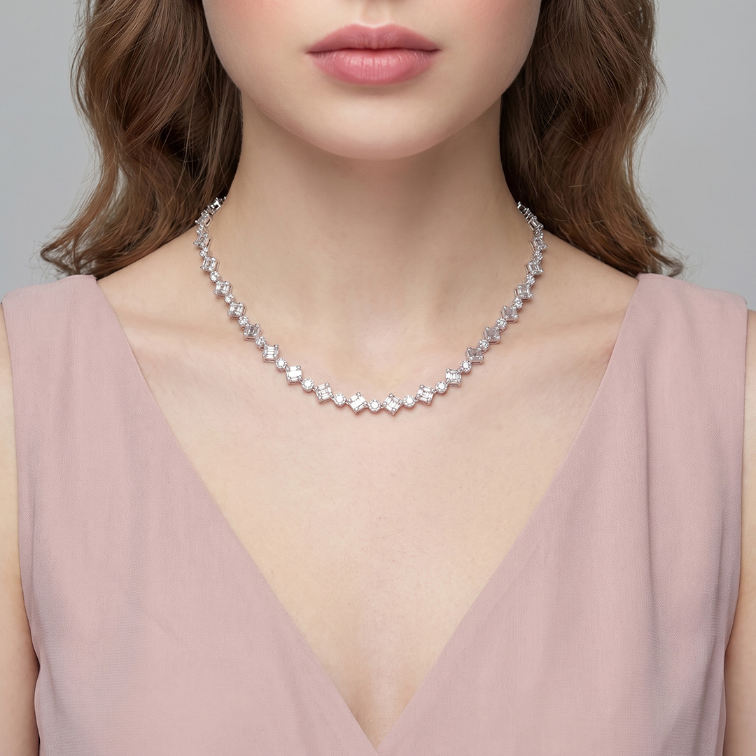 Серебряное колье с кубическим цирконием