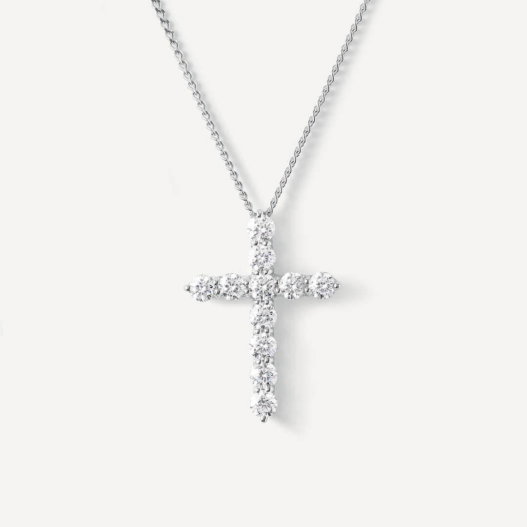 Серебряное колье с муассанитами "Крест"