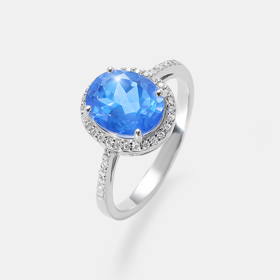 Серебряное кольцо 925 пробы; вставки 1 Топаз 4,25ct; 40 Куб. Цирконий бесцв. 0,4ct;