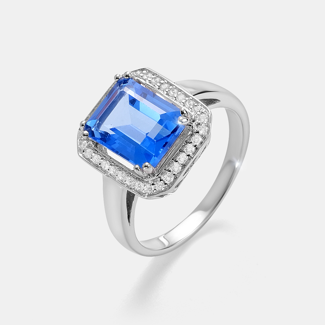 Серебряное кольцо 925 пробы; вставки 1 Топаз 3,8ct; 32 Куб.Цирконий бесцв. 0,32ct;