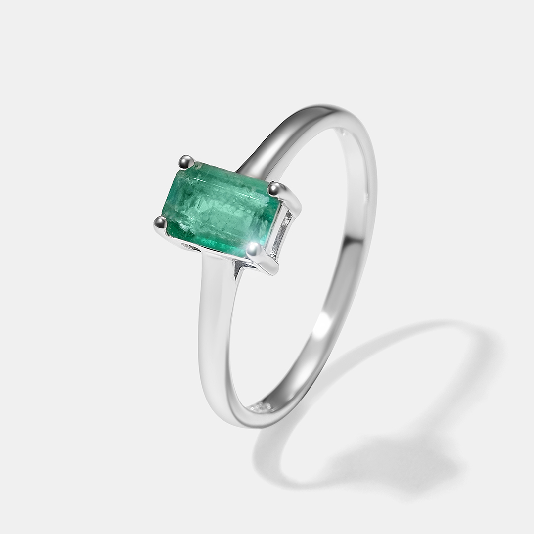Серебряное кольцо с изумрудом