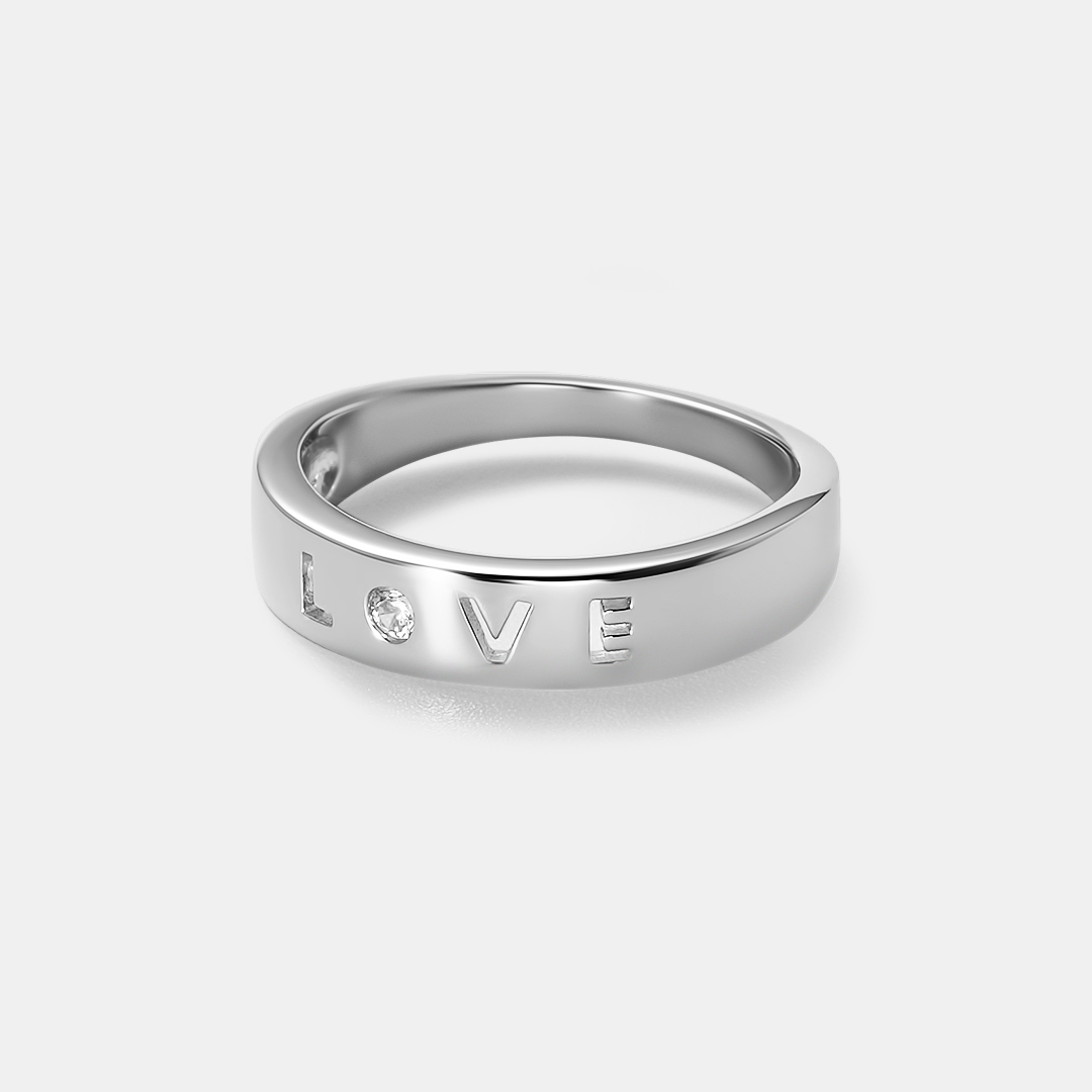 Серебряное кольцо с кубическим цирконием "Love"
