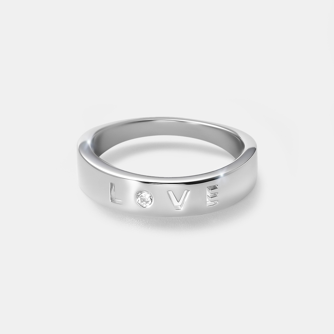 Серебряное кольцо с кубическим цирконием "Love"