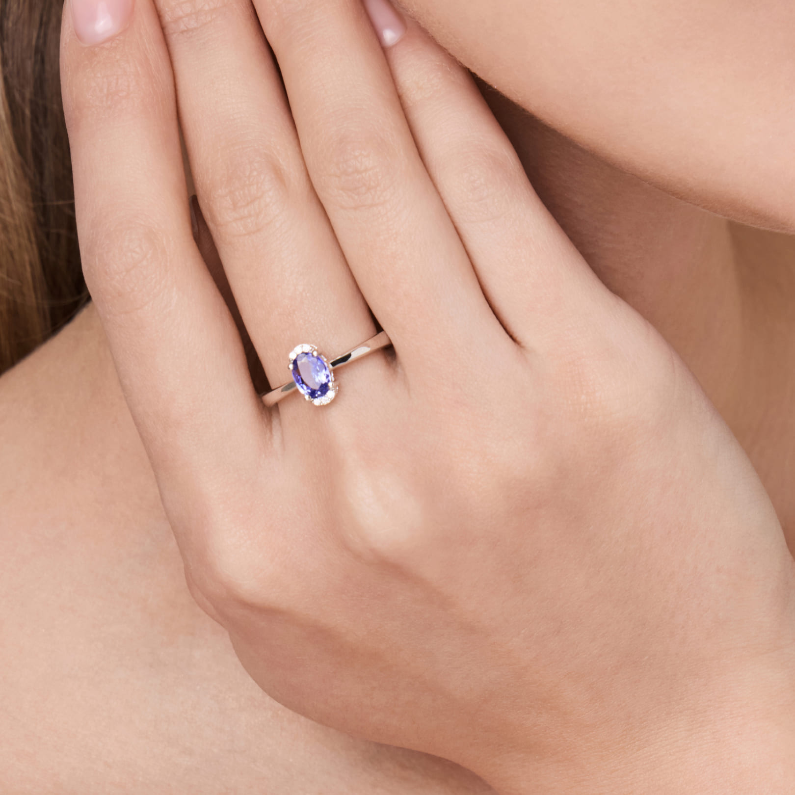 Серебряное кольцо с танзанитом