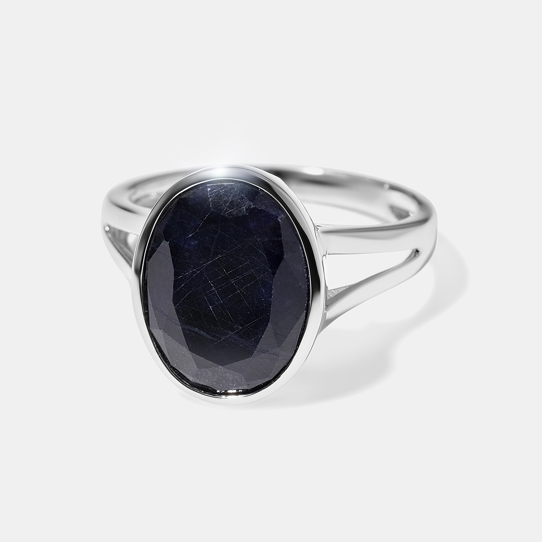 Серебряное кольцо с корундом