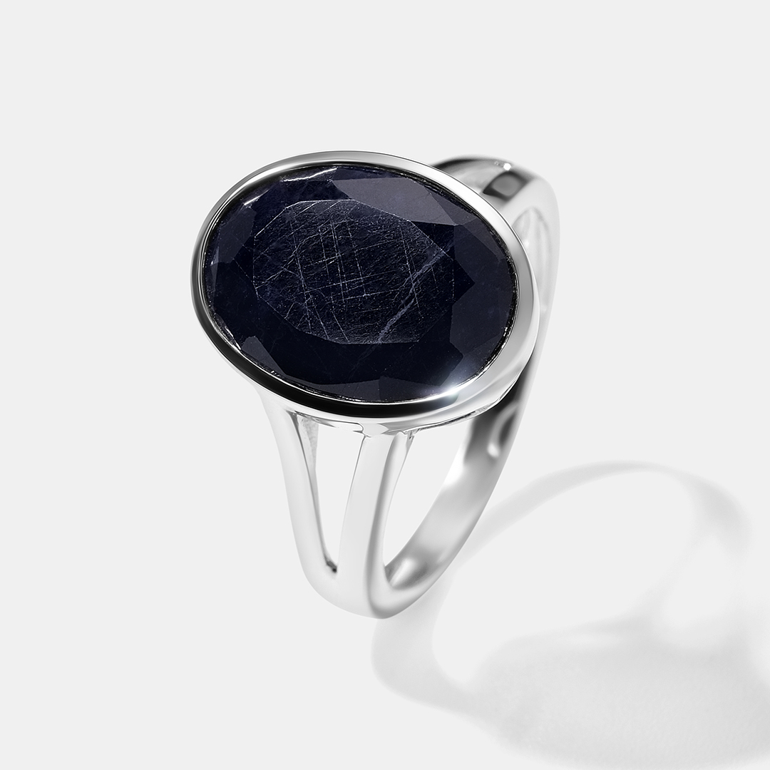 Серебряное кольцо с корундом