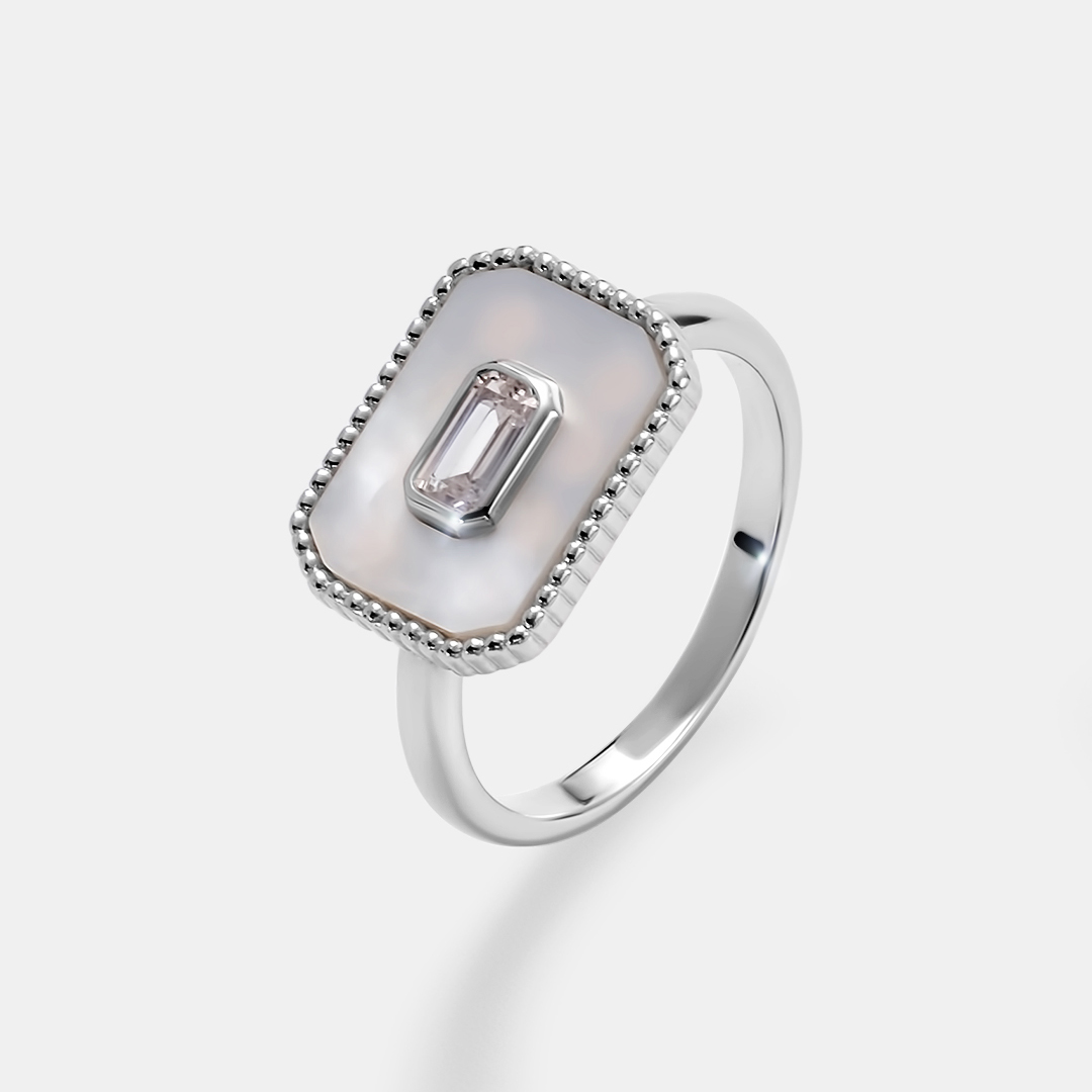 Серебряное кольцо 925 пробы; вставки 1 Перламутр белый 0,95ct; 1 Куб.Цирконий бесцв. 0,5ct;