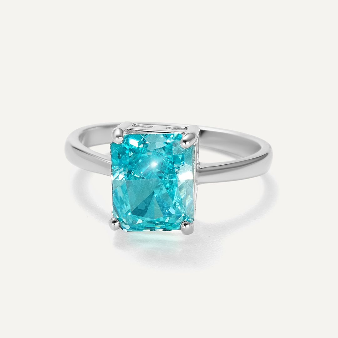 Серебряное кольцо с зеленым кубическим цирконием