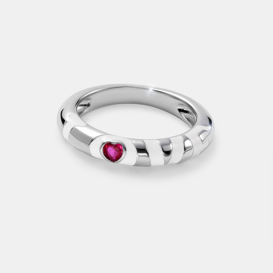 Серебряное кольцо 925 пробы; вставки Эмаль белая; 1  Куб. Цирконий красный 0,25ct;