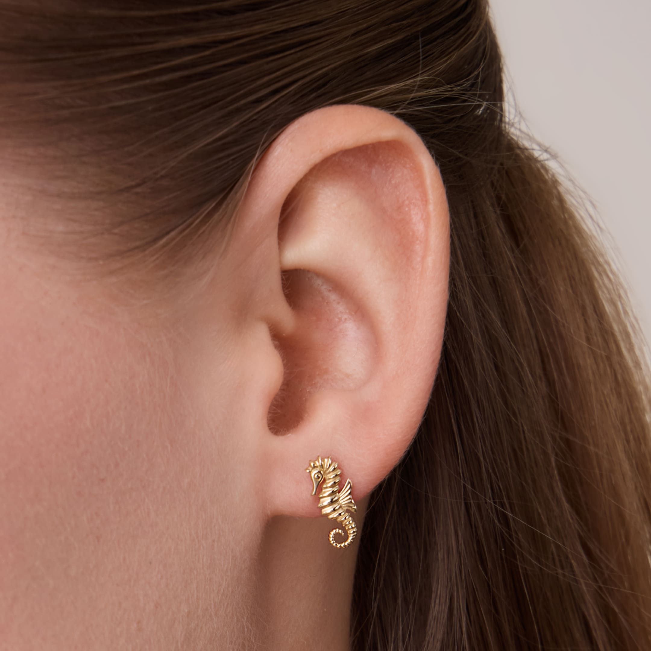 Серьга-пусет из желтого золота "Морской конек"