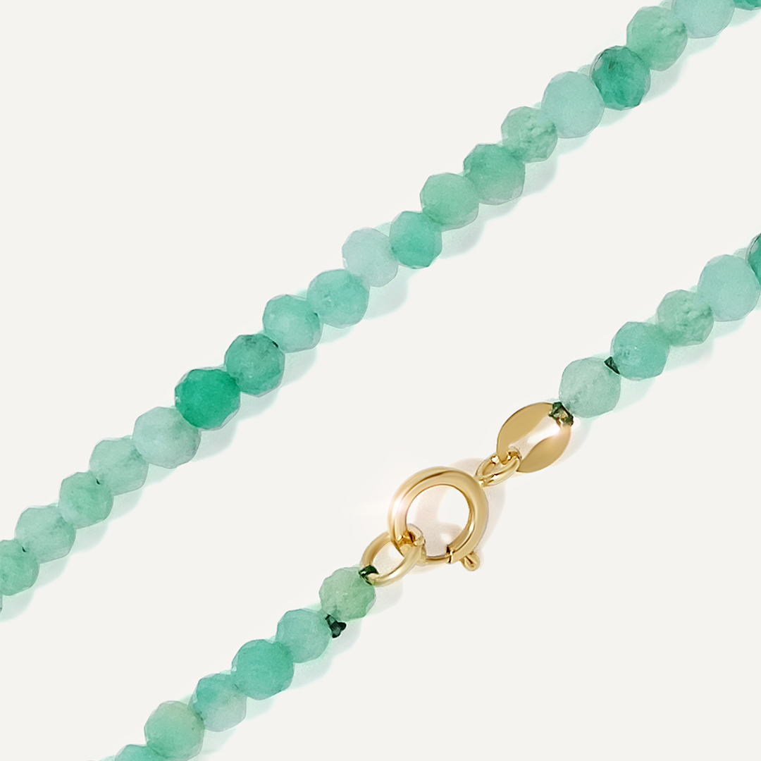 Бусы из изумруда